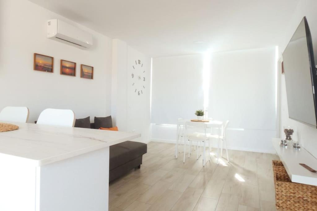 Newly Refurbished Beachfront Apartment. San Bartolomé Εξωτερικό φωτογραφία