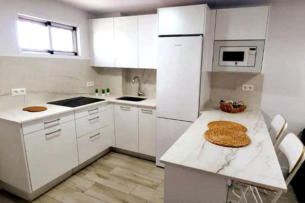 Newly Refurbished Beachfront Apartment. San Bartolomé Εξωτερικό φωτογραφία