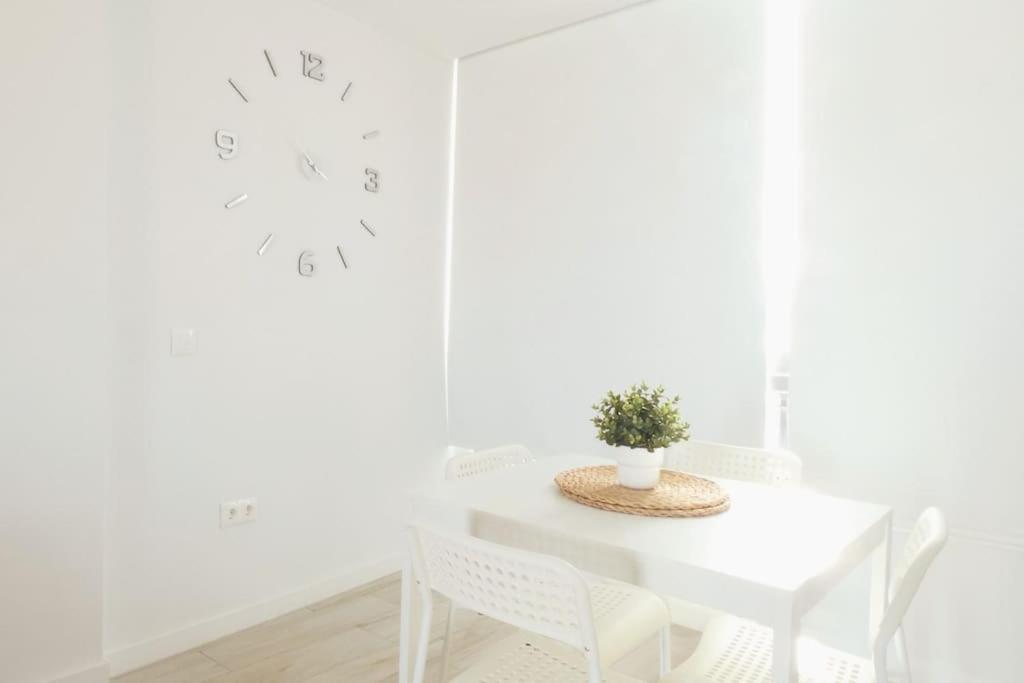 Newly Refurbished Beachfront Apartment. San Bartolomé Εξωτερικό φωτογραφία